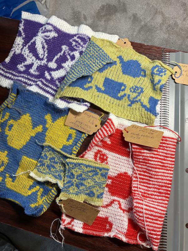 Kurs: Dubbel jaquard med stickmaskin och resårbädd